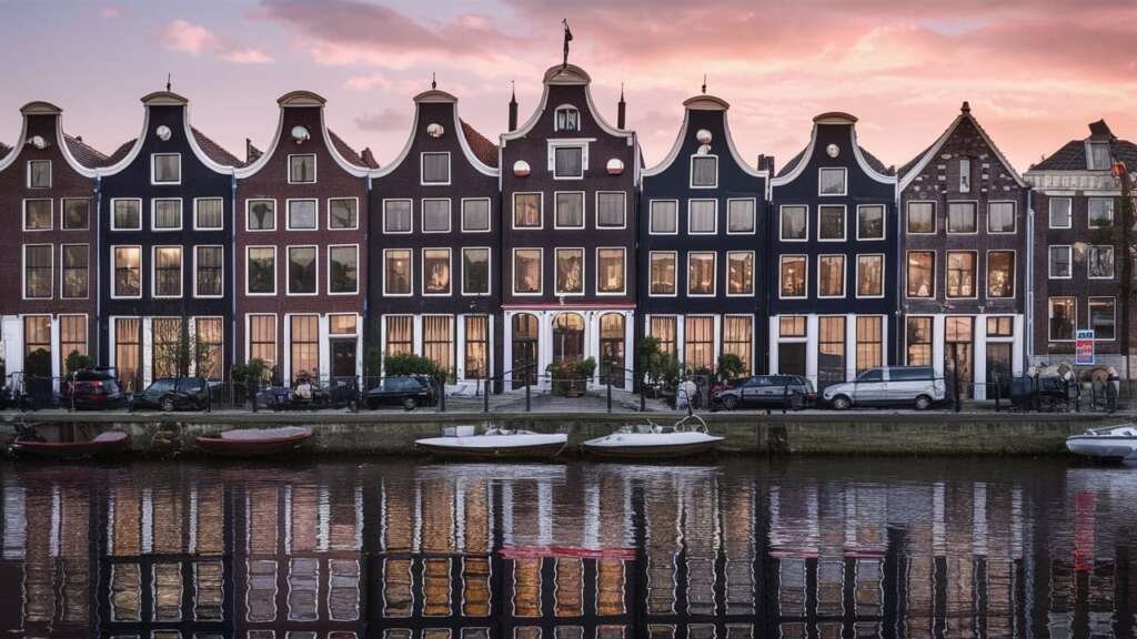 Chatting in the Netherlands: The Best Websites and Chat Rooms
