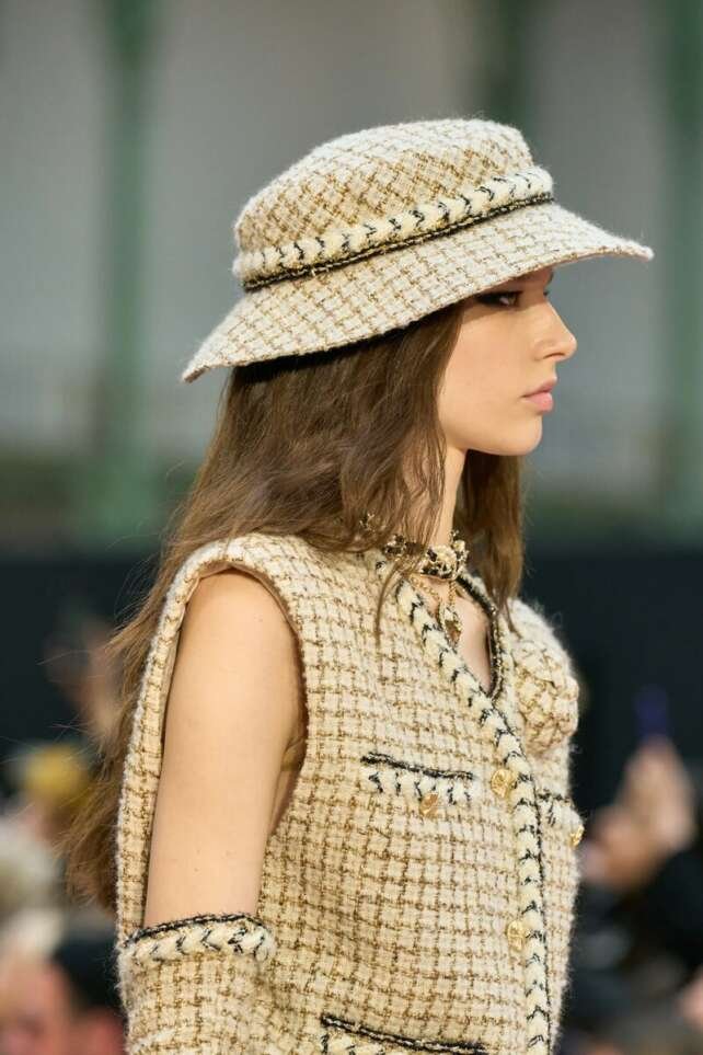 Spring 2025 Fashion Week Accessories – From Futuristic Visors to Rhinestone Glasses Spring 2025 Fashion Week Accessories – From Futuristic Visors to Rhinestone Glasses