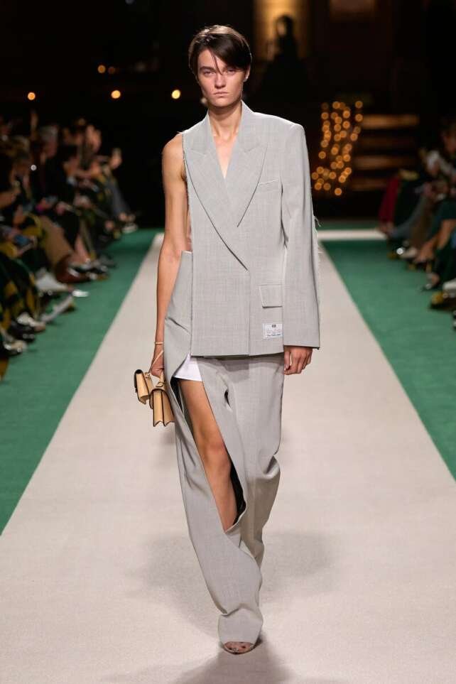 Alberta Ferretti Spring 2025 Collection: Discreet Charm of Boho Chic